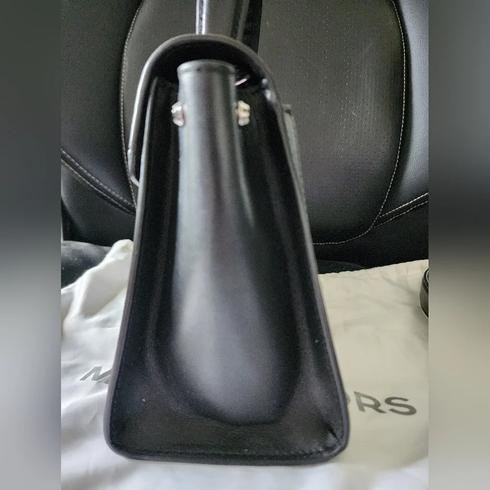 EUC Michael‎ Kors Black satchel with dust cover